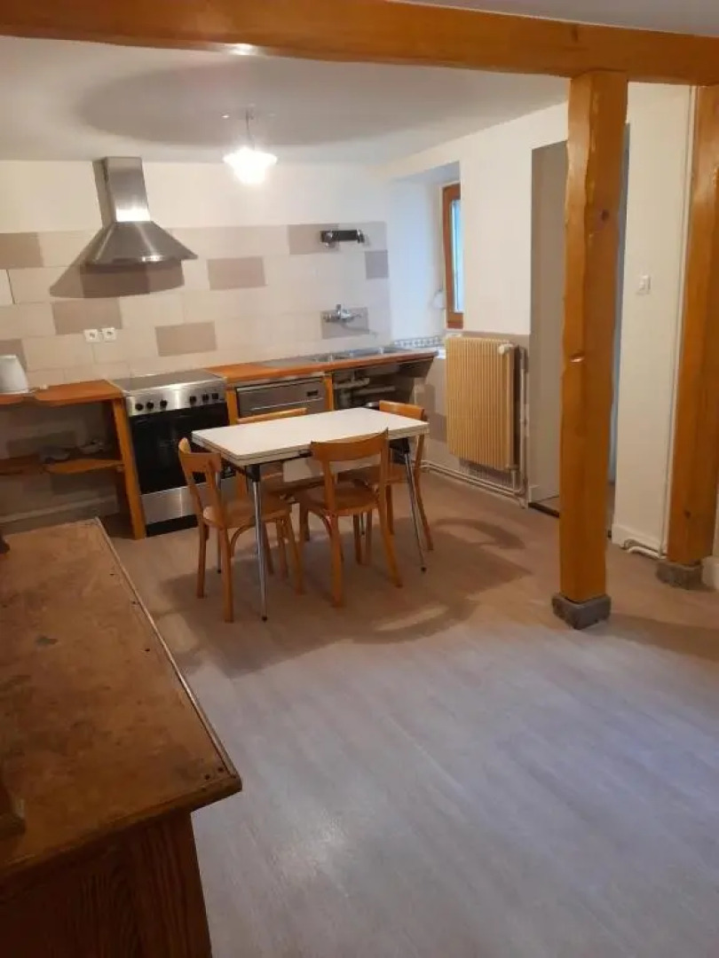 Charmant petit appartement avec bel exterieur.