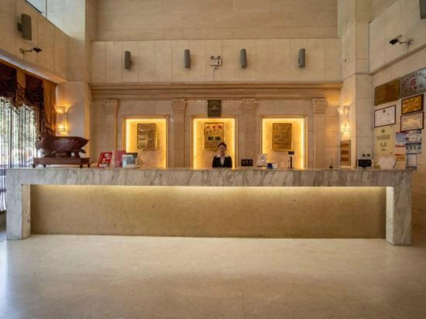 Yilong Hotel