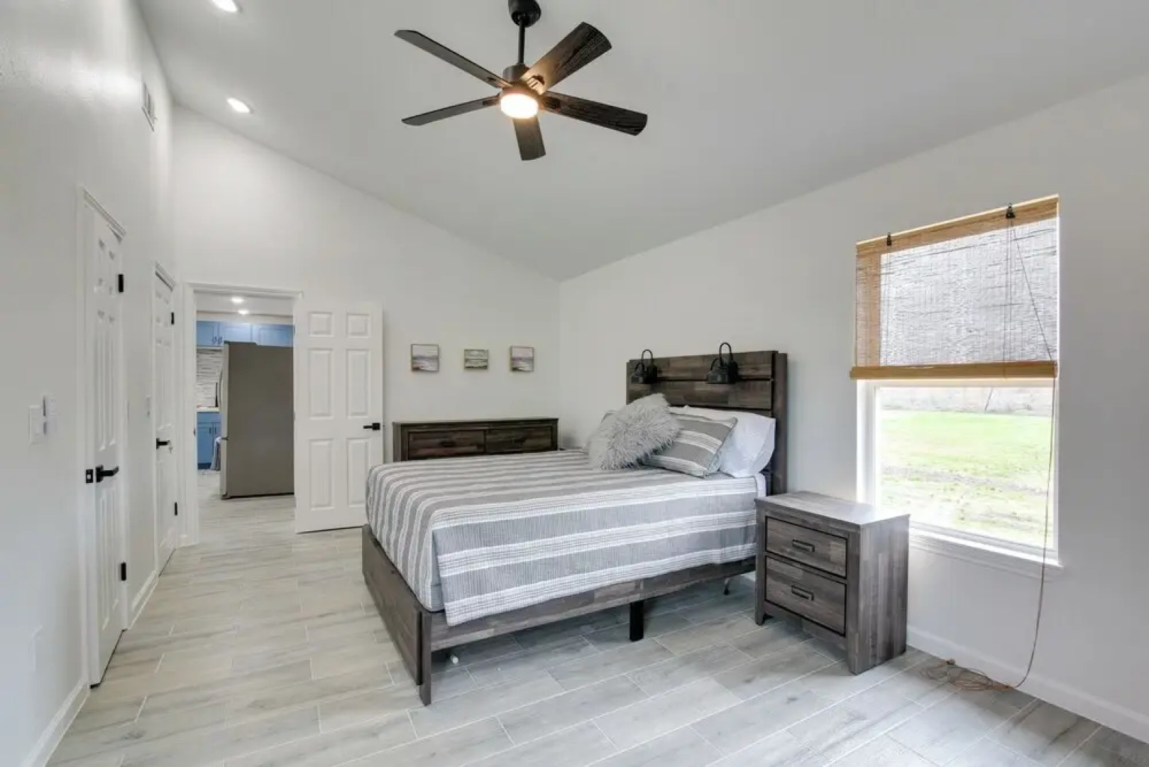 9 Mi to Crystal Beach: Pet-friendly Apt w/ Balcony