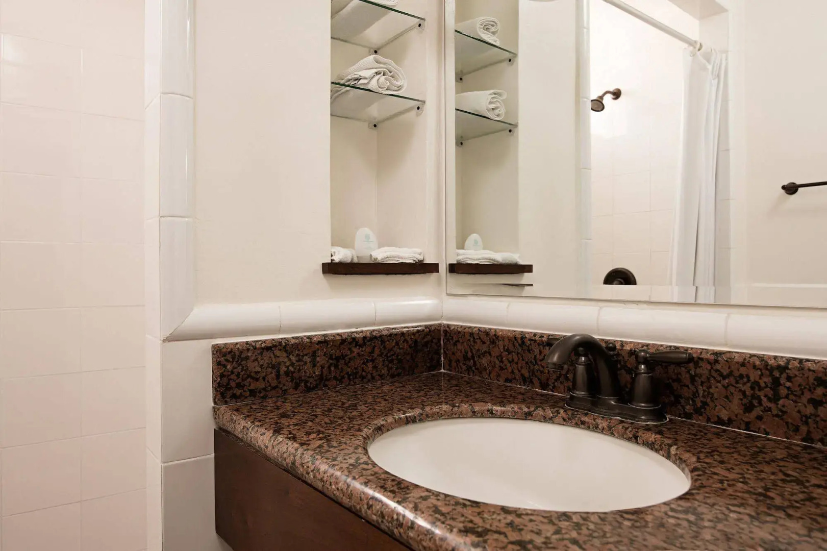 Isla de Flores Hotel