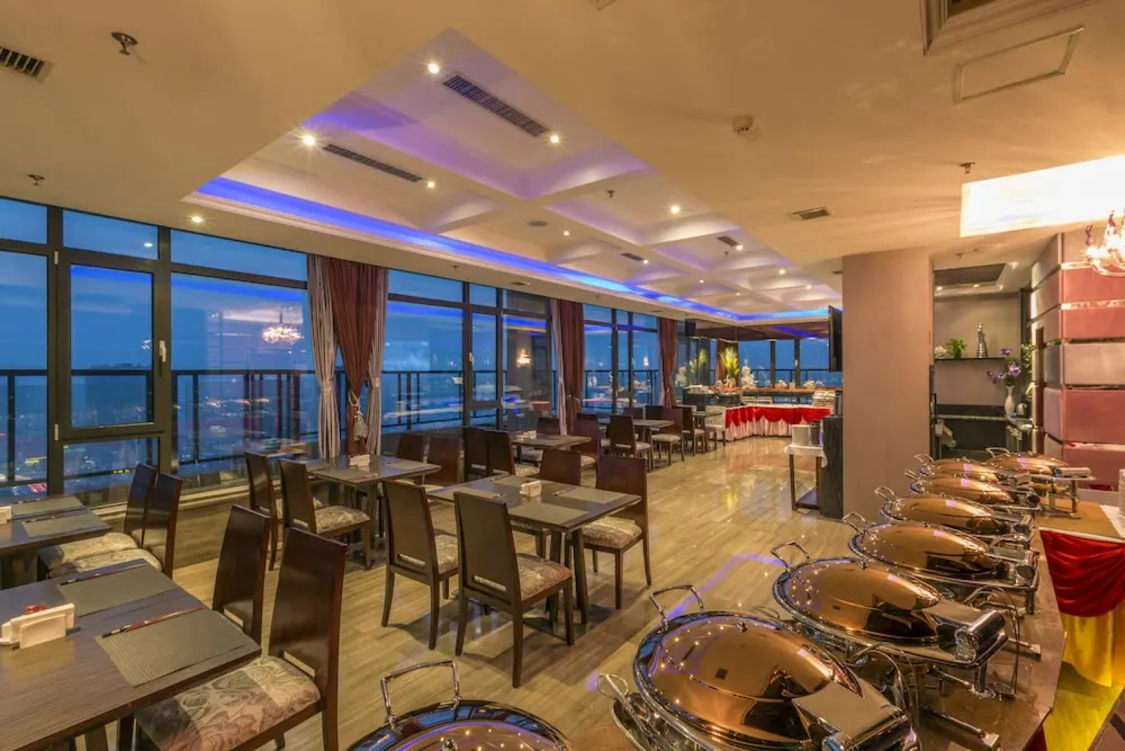 Jinjiang Peninsula Seasons Hotel