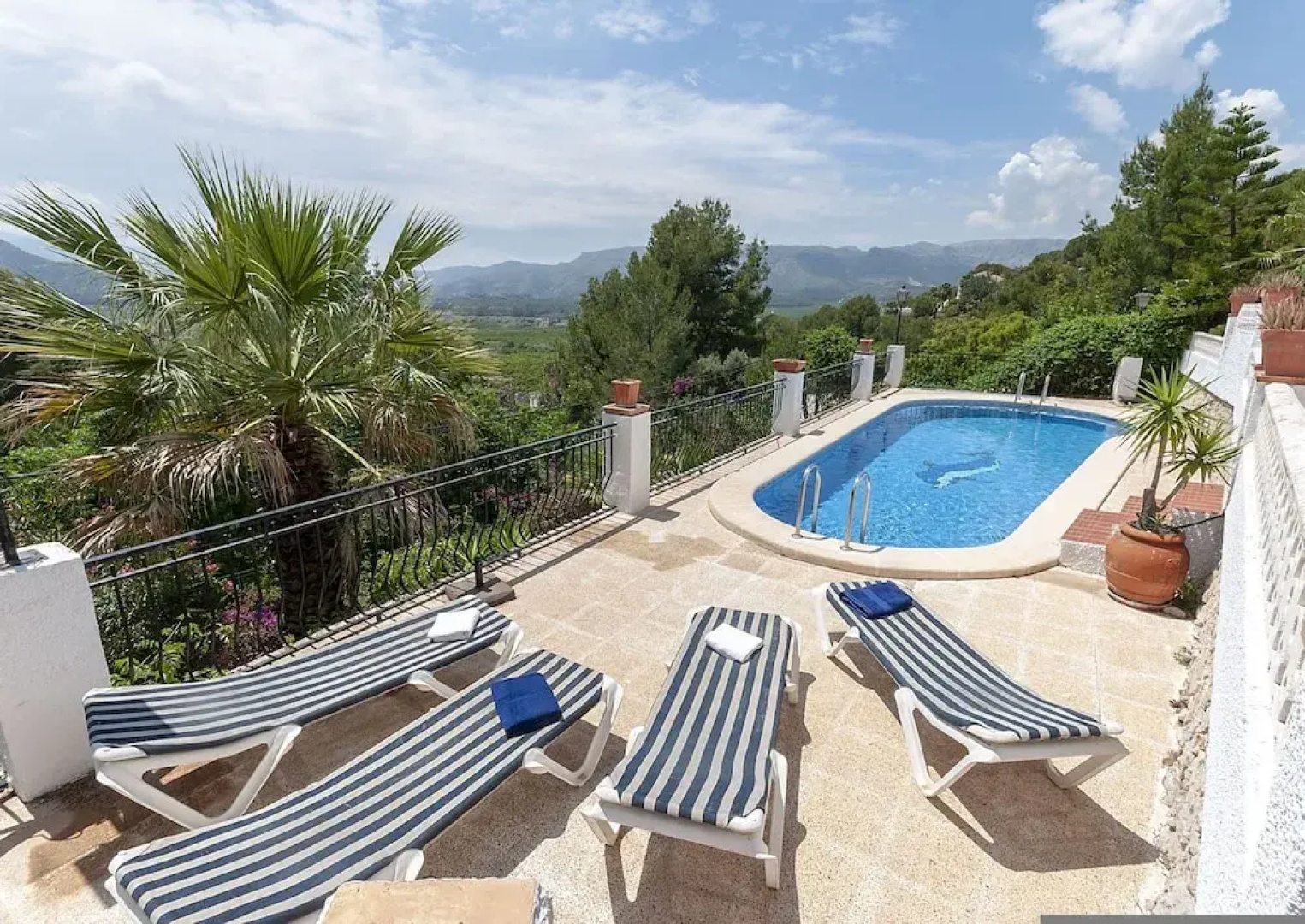 Casabra in Ador With 5 Bedrooms and 3 Bathrooms