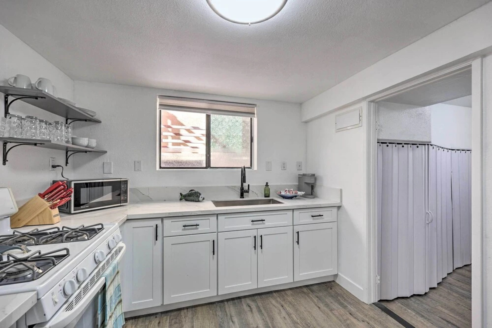 Oxnard Apartment < 1/2 Mi to Beaches!