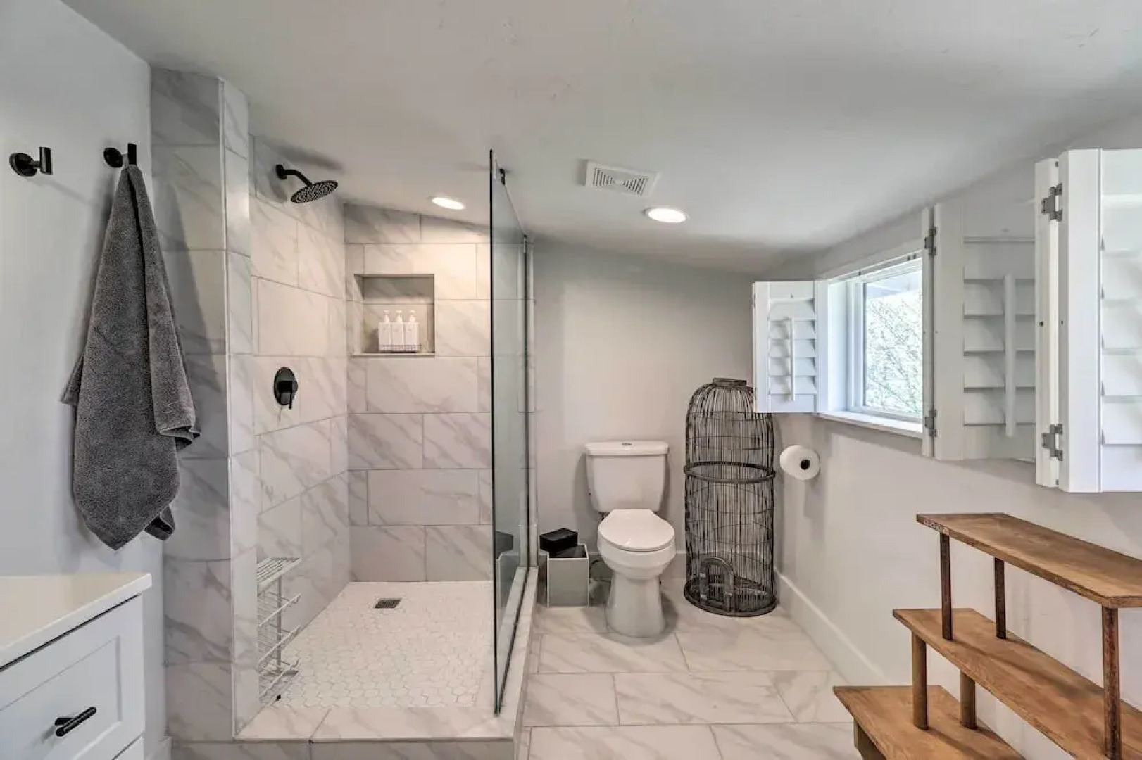 Luxe Glacier Getaway: Walk to Downtown Kalispell!