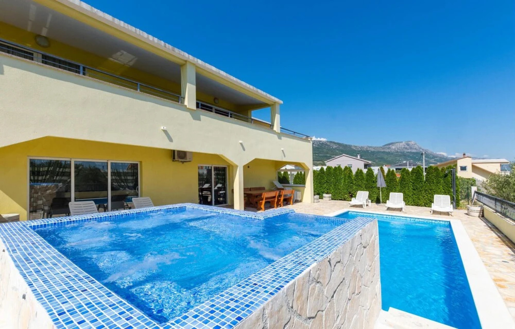 Beautiful Home in Kastel Stari With Wifi and 7 Bedrooms