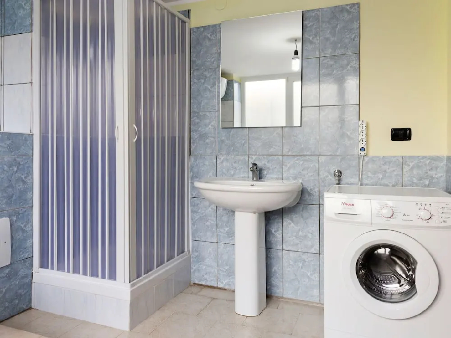 Pleasant Holiday Home in Mondragone With Garden