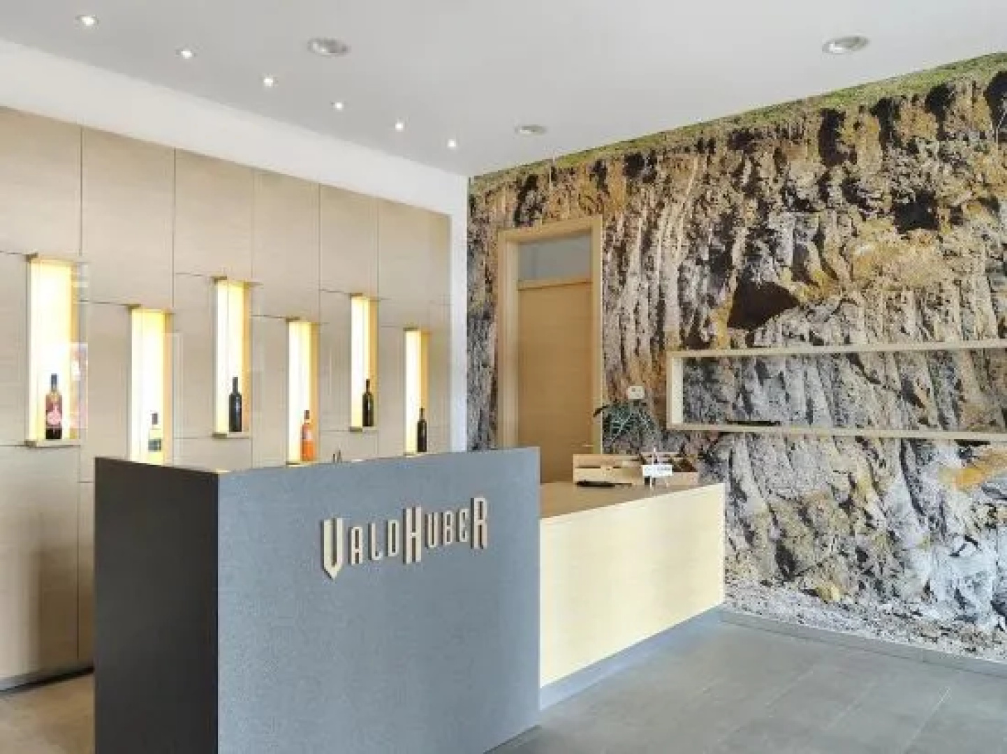 Wine & Tourisam Valdhuber Apartments