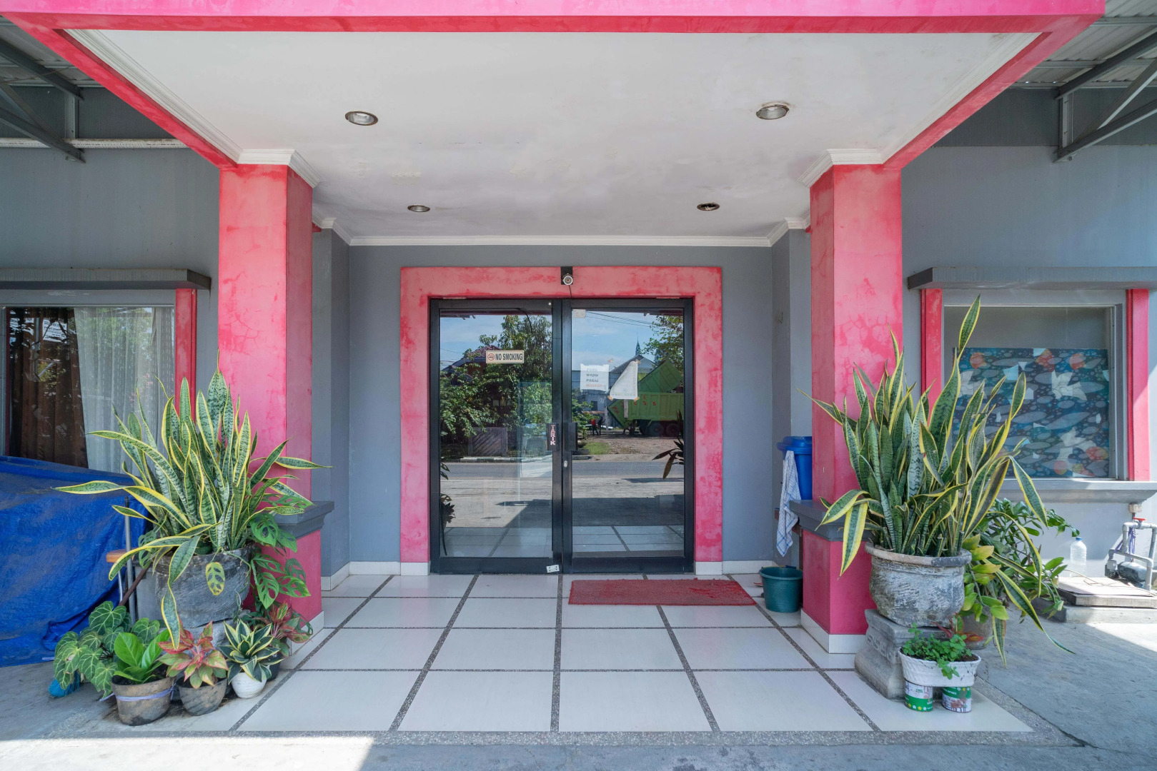 RedDoorz Syariah Near Tugu Dodol Kandangan