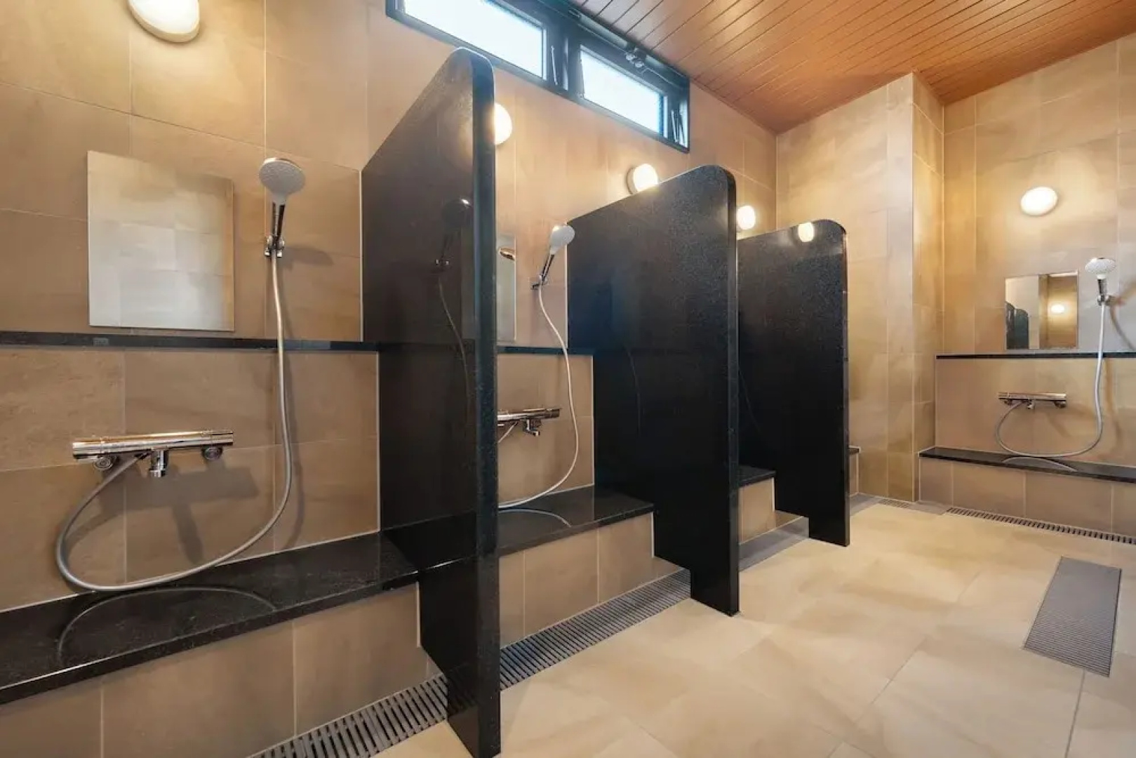 Iyashidokoro hotel Kanraku Kurumeekimae