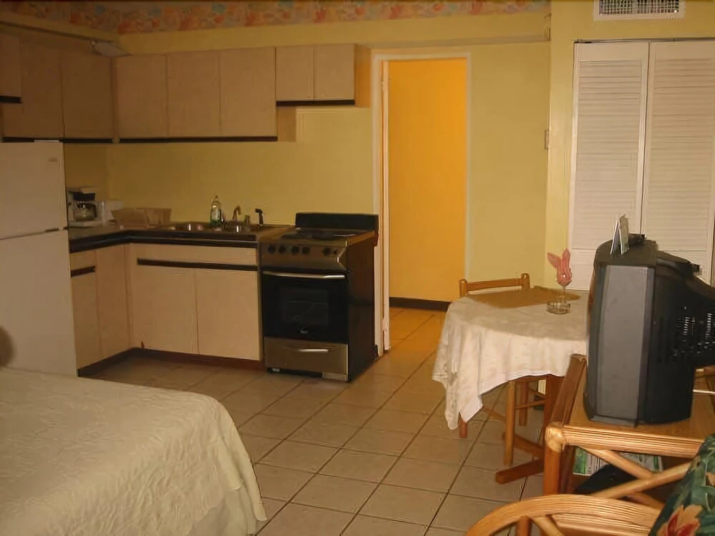 Allamanda Beach Club by RedAwning