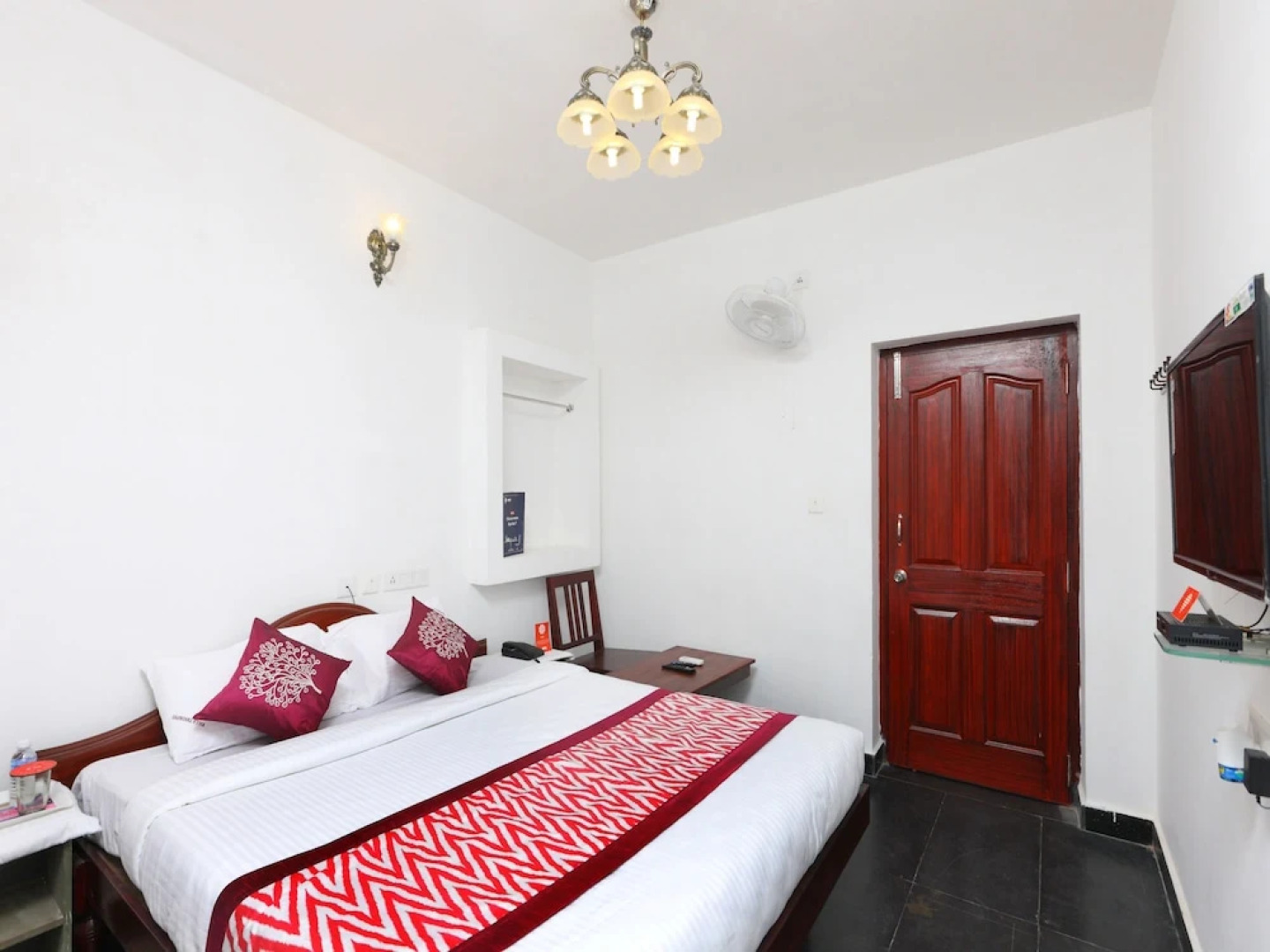 OYO 11582 Villa Triomphe