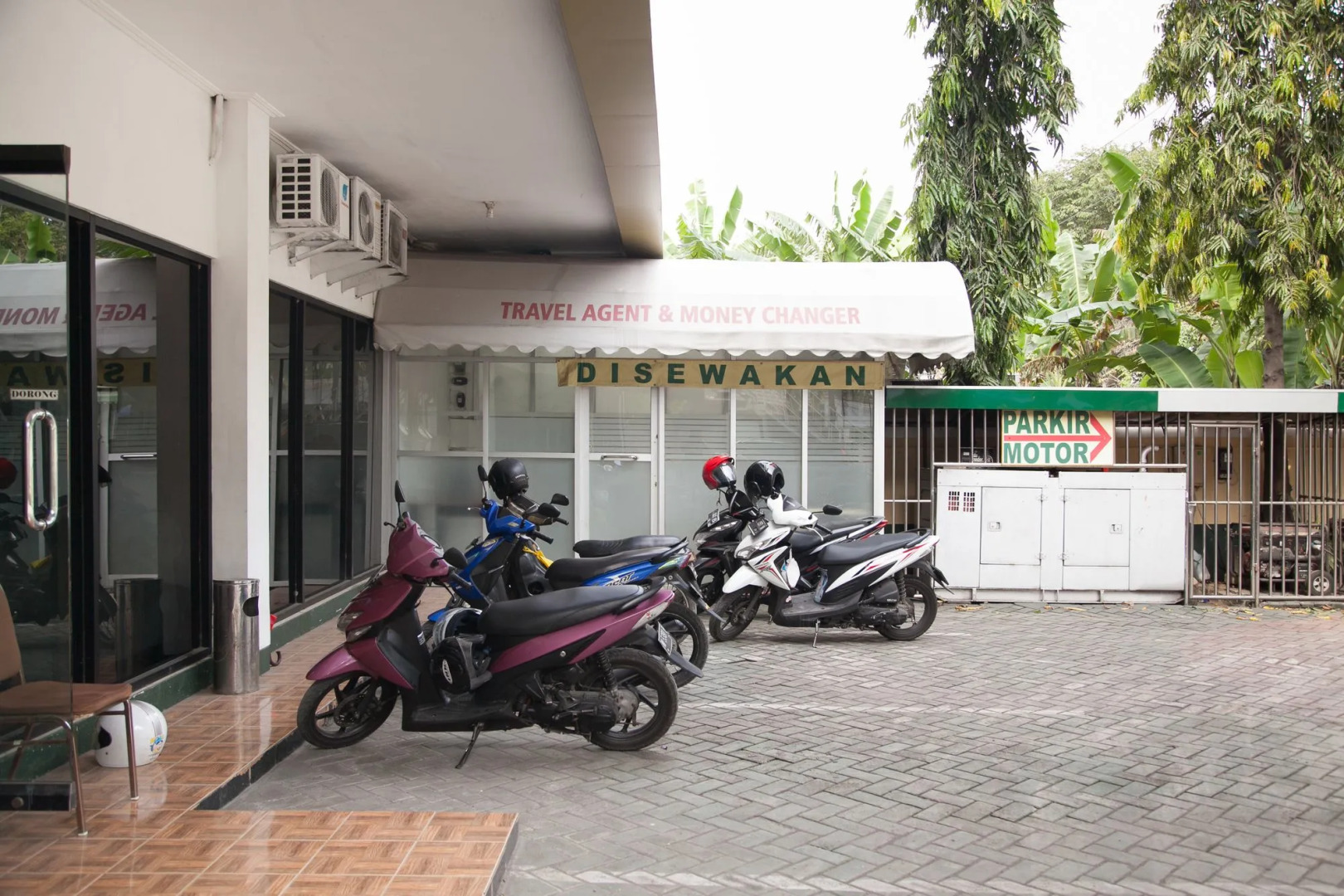 RedDoorz near Juanda International Airport