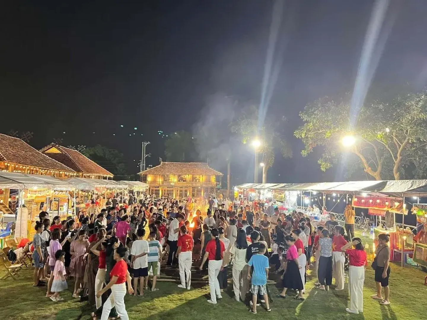 Mini Dien Bien Riverside Hotel - Lang Thai