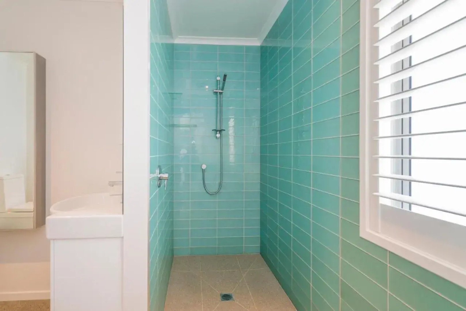 Rose's Beach Pad - Matarangi Holiday Home