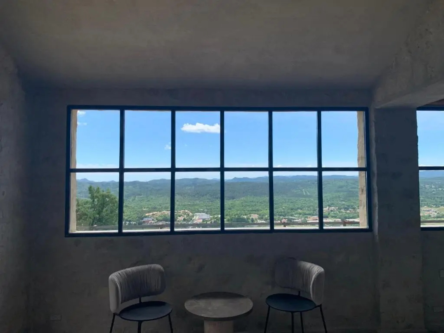 The Scandinavian Bastide, sleeps up till 12, extra guest house sleeps 4