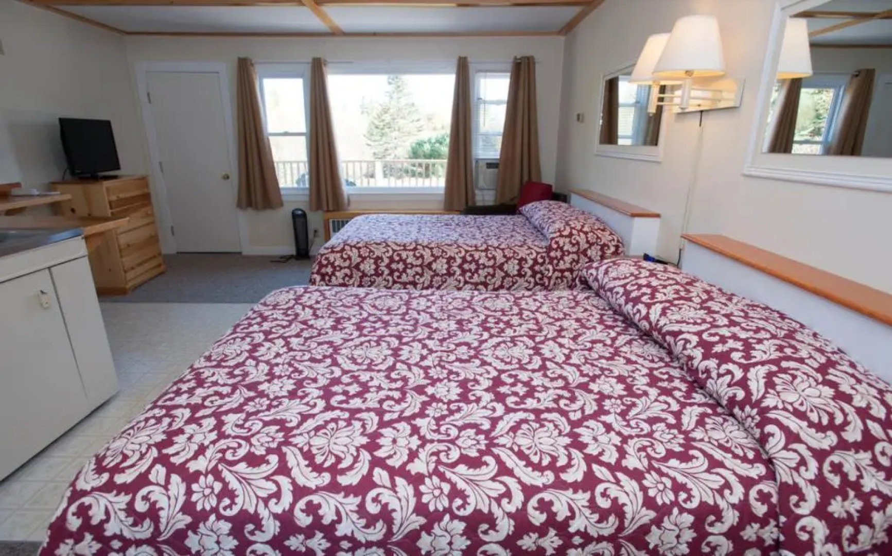 Eden Village Motel & Cottages