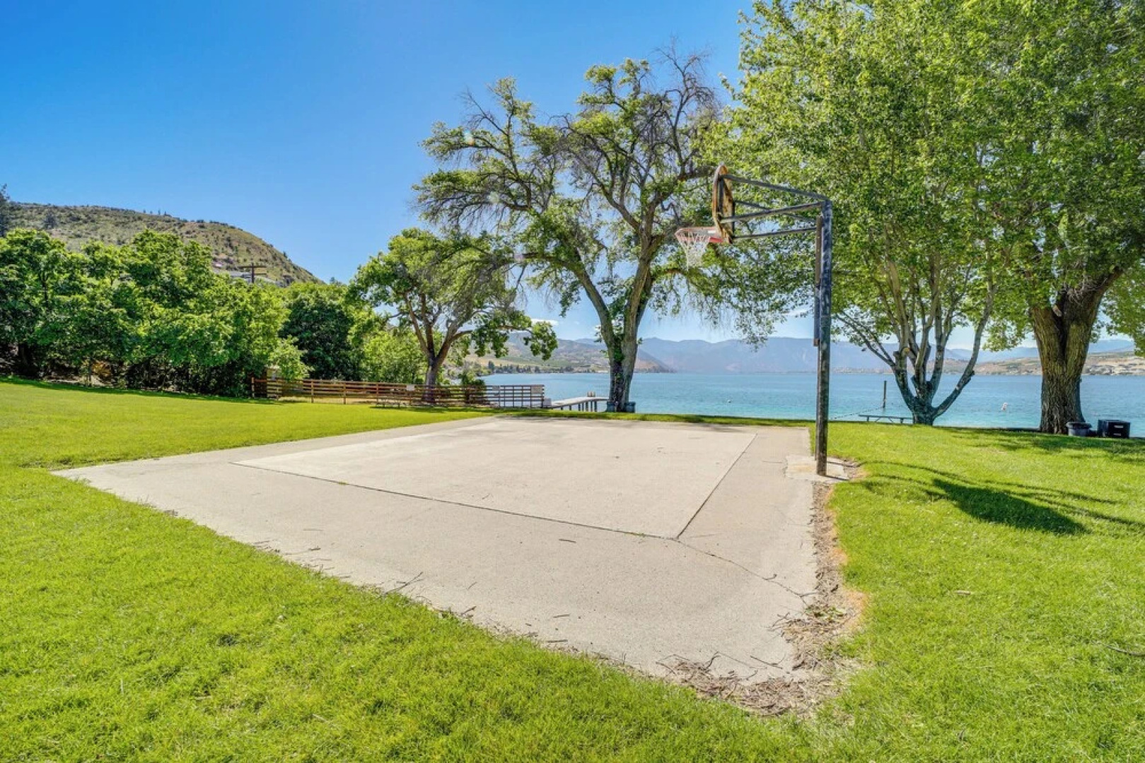 Steps to Lake Chelan: Condo w/ Resort Amenities!