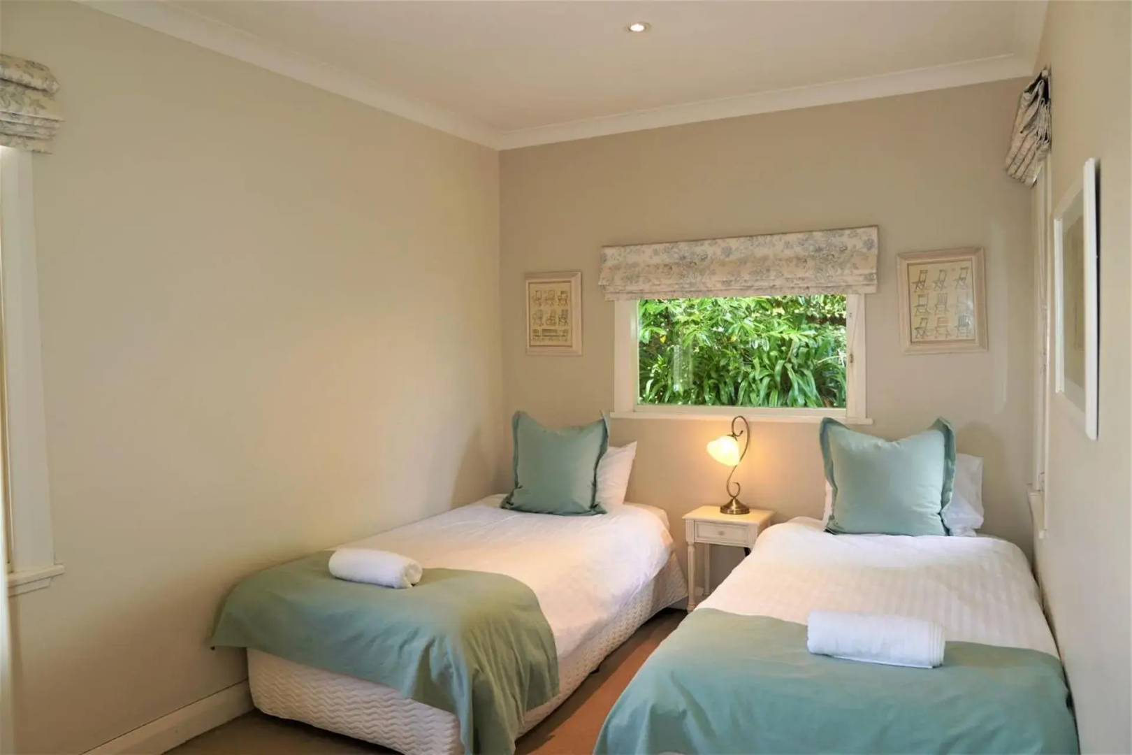 Robin Hill Manor - rambling retreat & tennis court