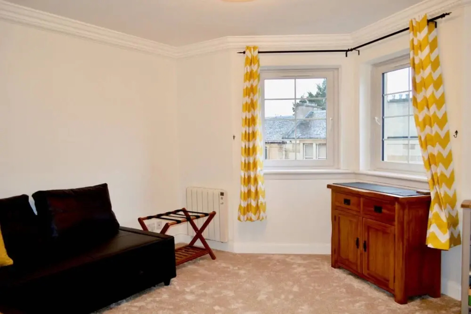 Edinburgh Apartment With Pool and Rooftop Views