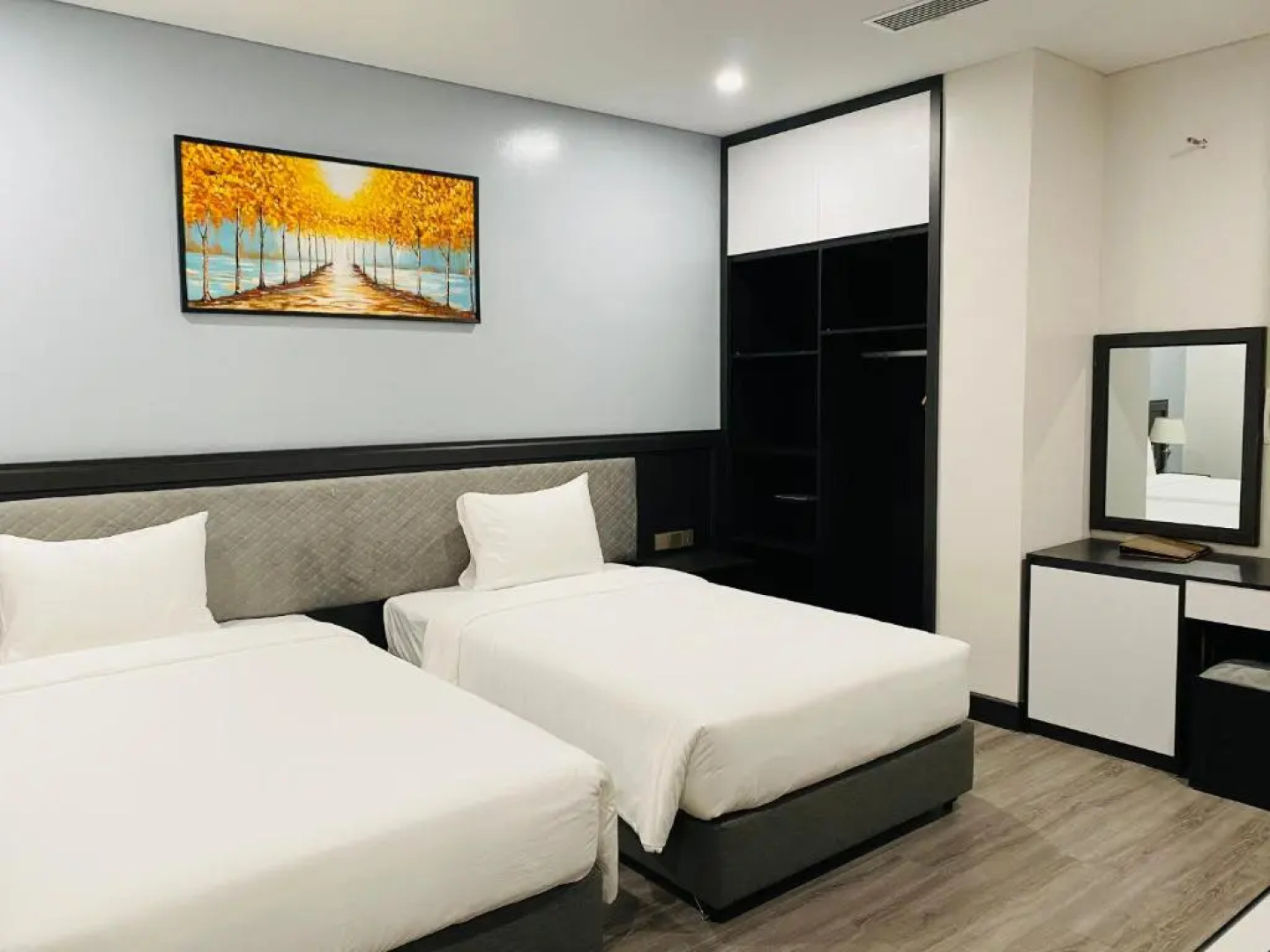 Diamond Hotel Van Đon