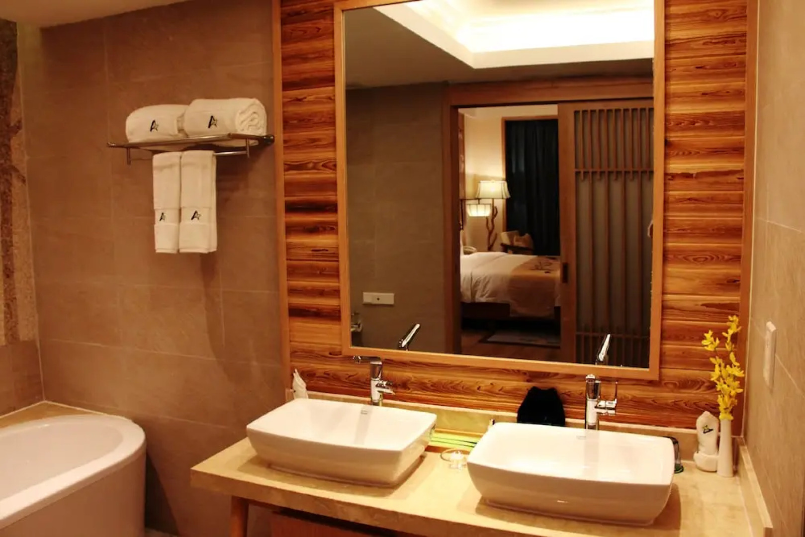 Queshan Lake Arcadia Intl Resort