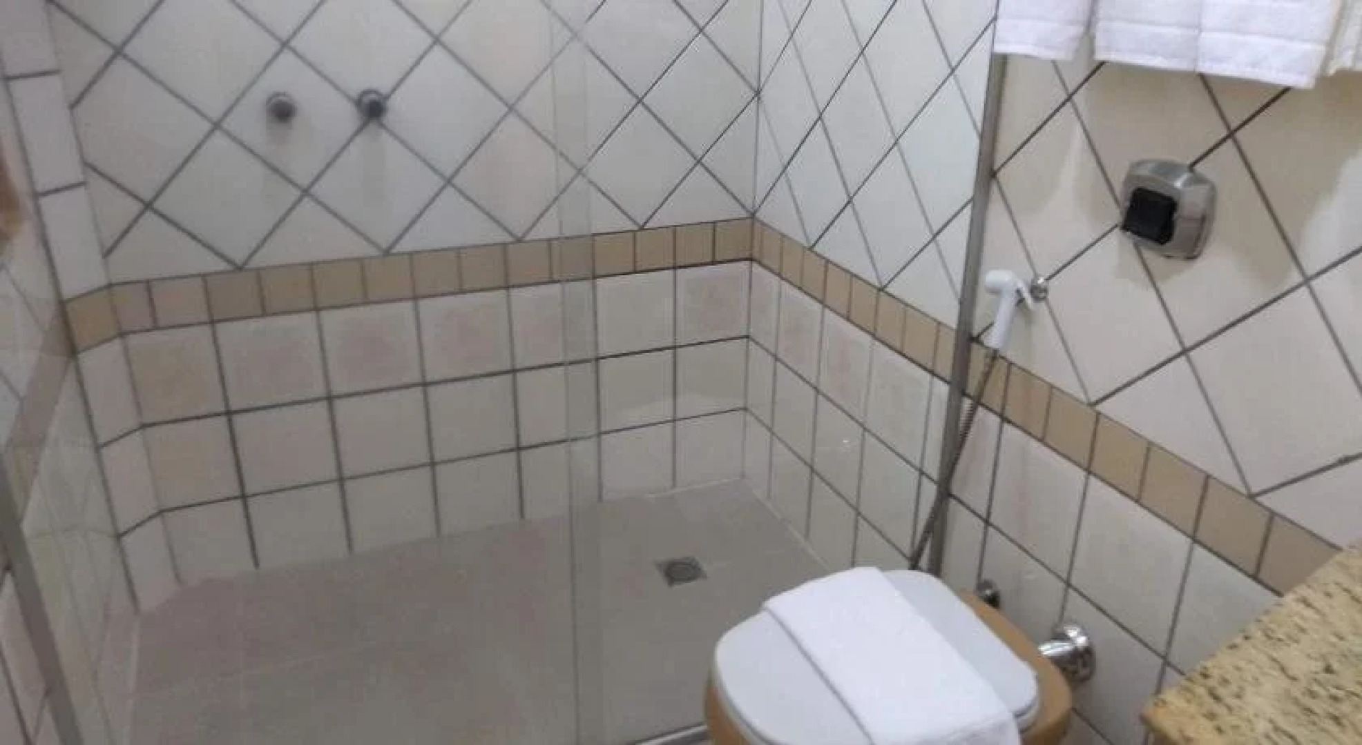 Victoria Plaza Hotel