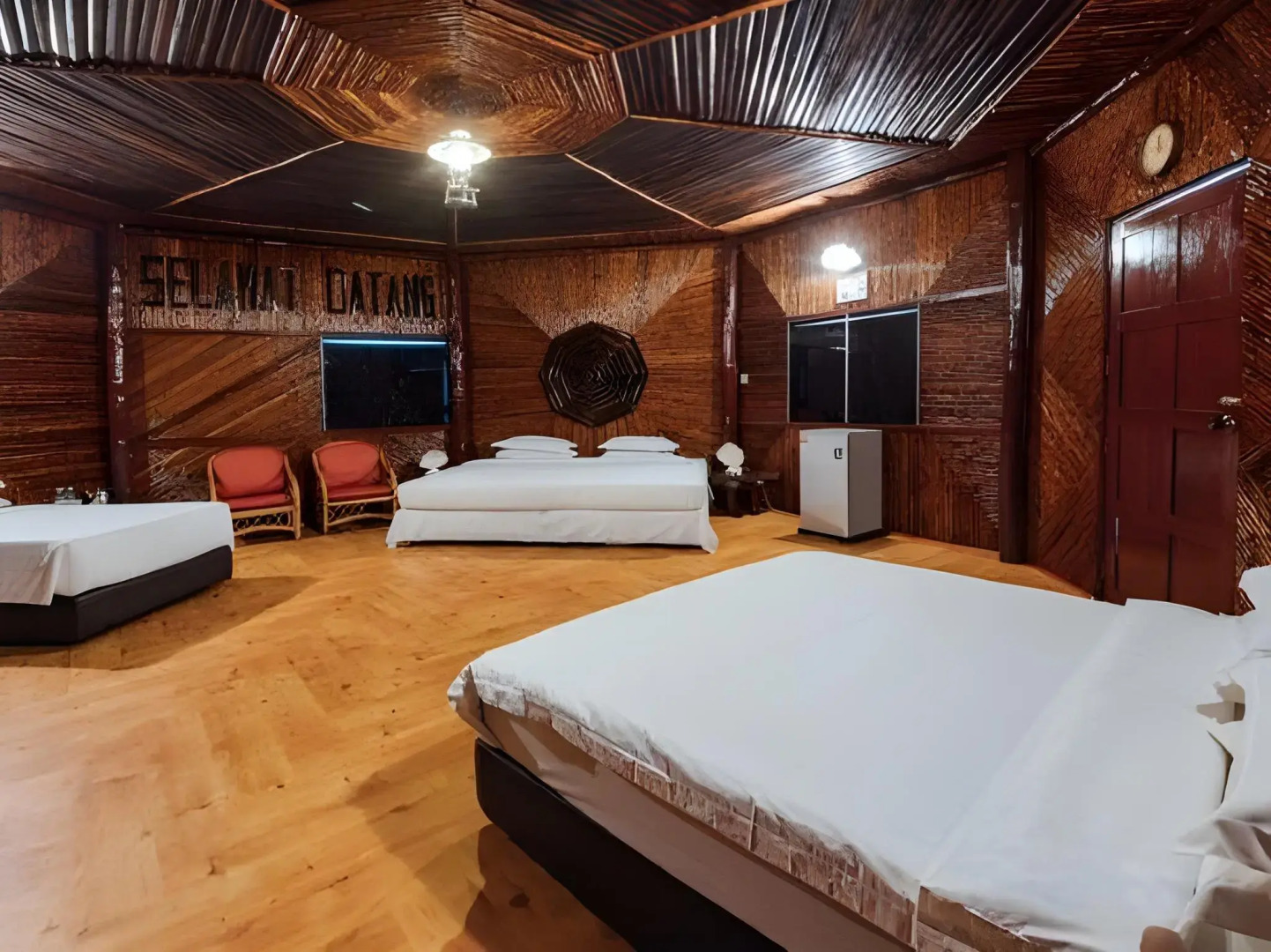 Dragon Inn Floating Resort