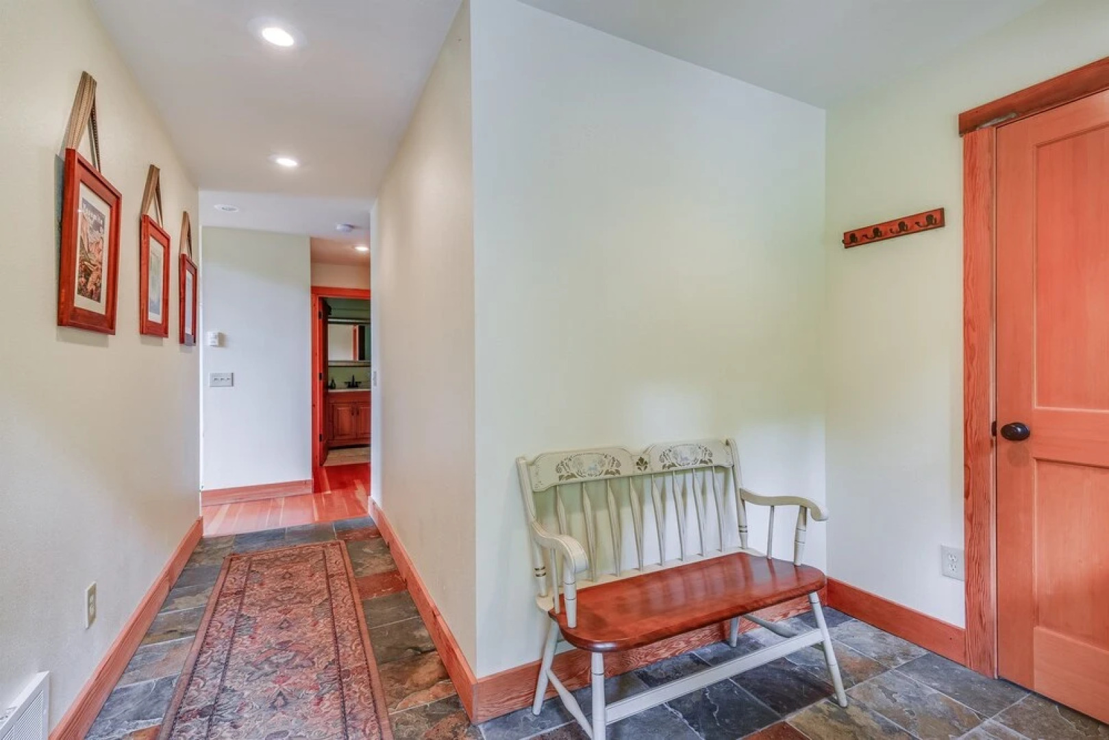 Little Bear Lodge - Three Bedroom Home with Mountain View