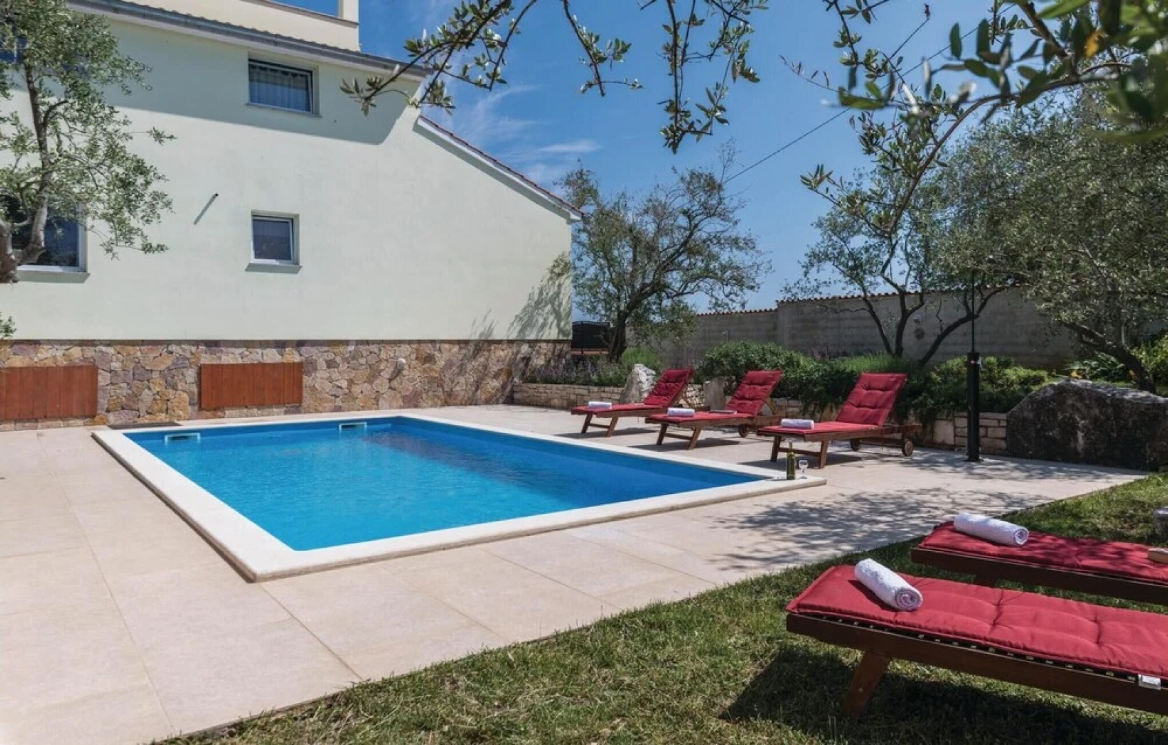 Amazing Home in Peruski With Wifi and 5 Bedrooms