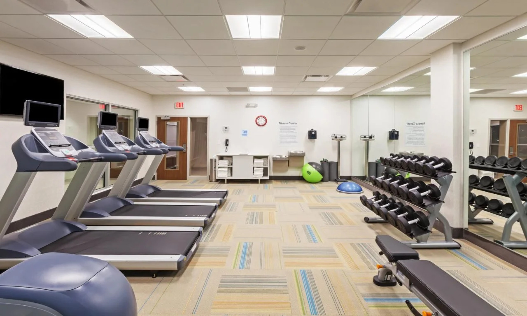 Holiday Inn Express & Suites Lenexa - Overland Park Area by IHG