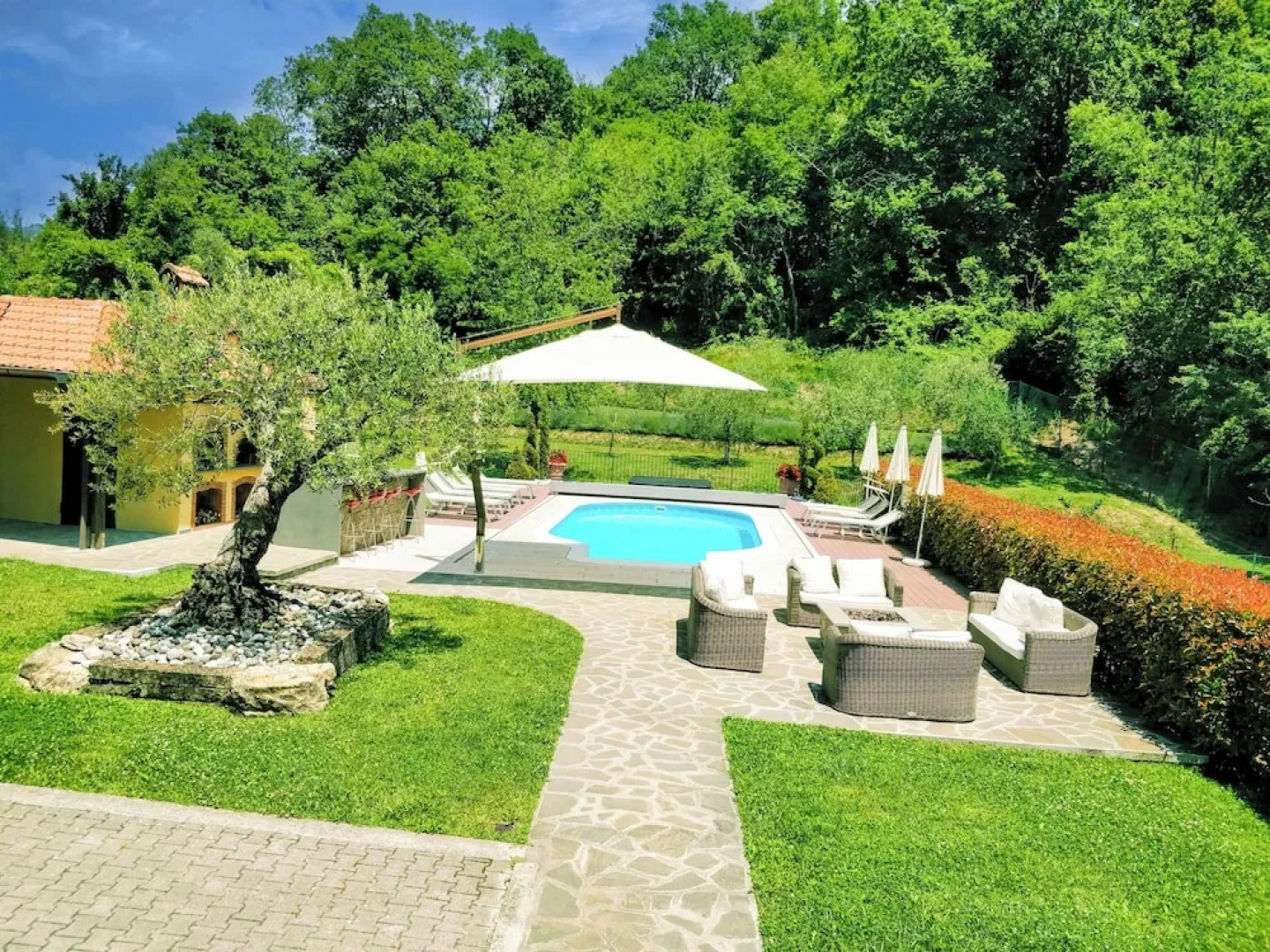 Villa 3 Bed 4 Bath Sleeps 8 Pool Hot tub Air Con