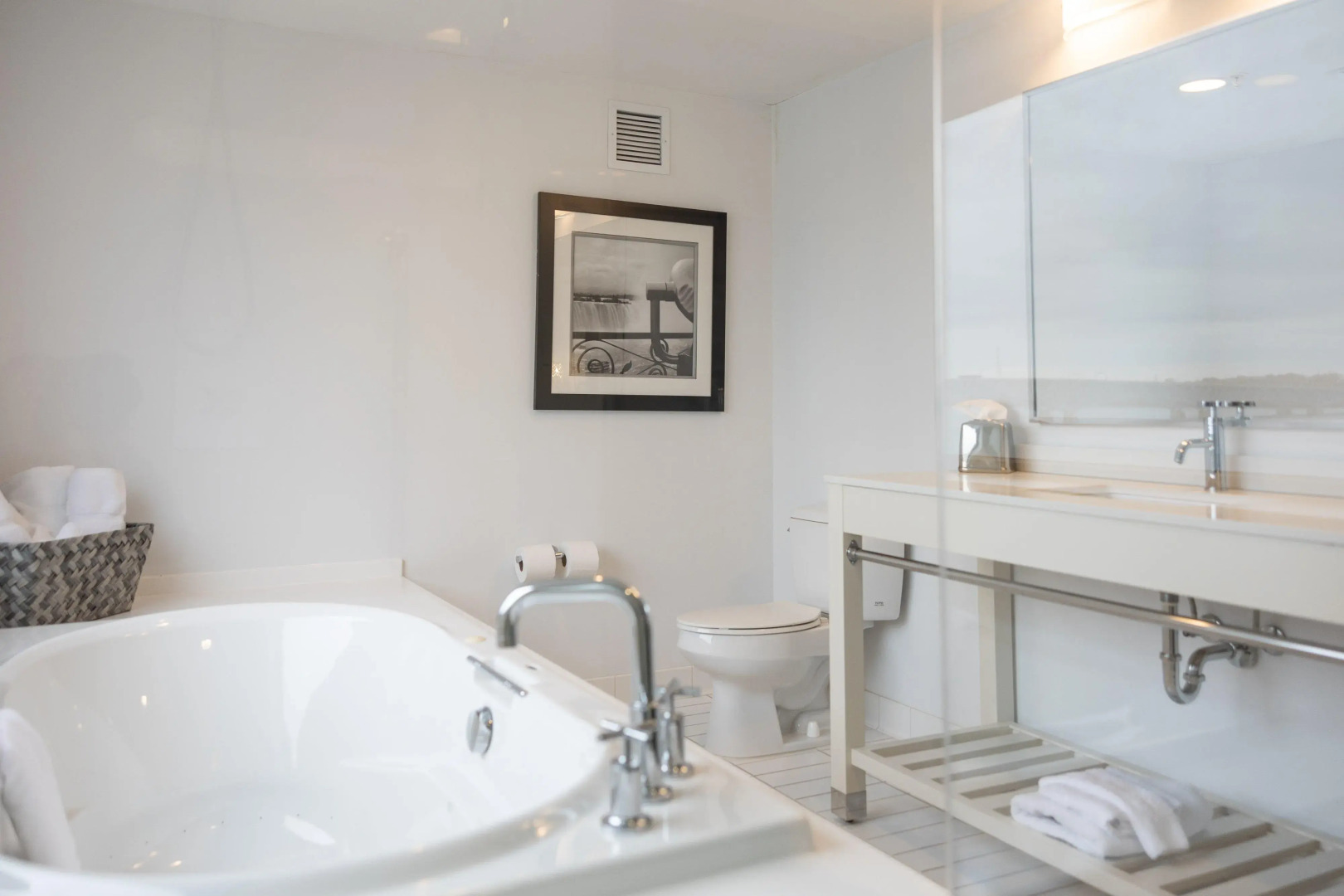 Crowne Plaza Niagara Falls NY Riverside by IHG