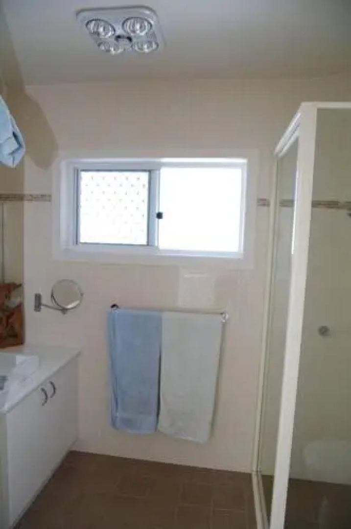 Adrift, 5B Scott Street