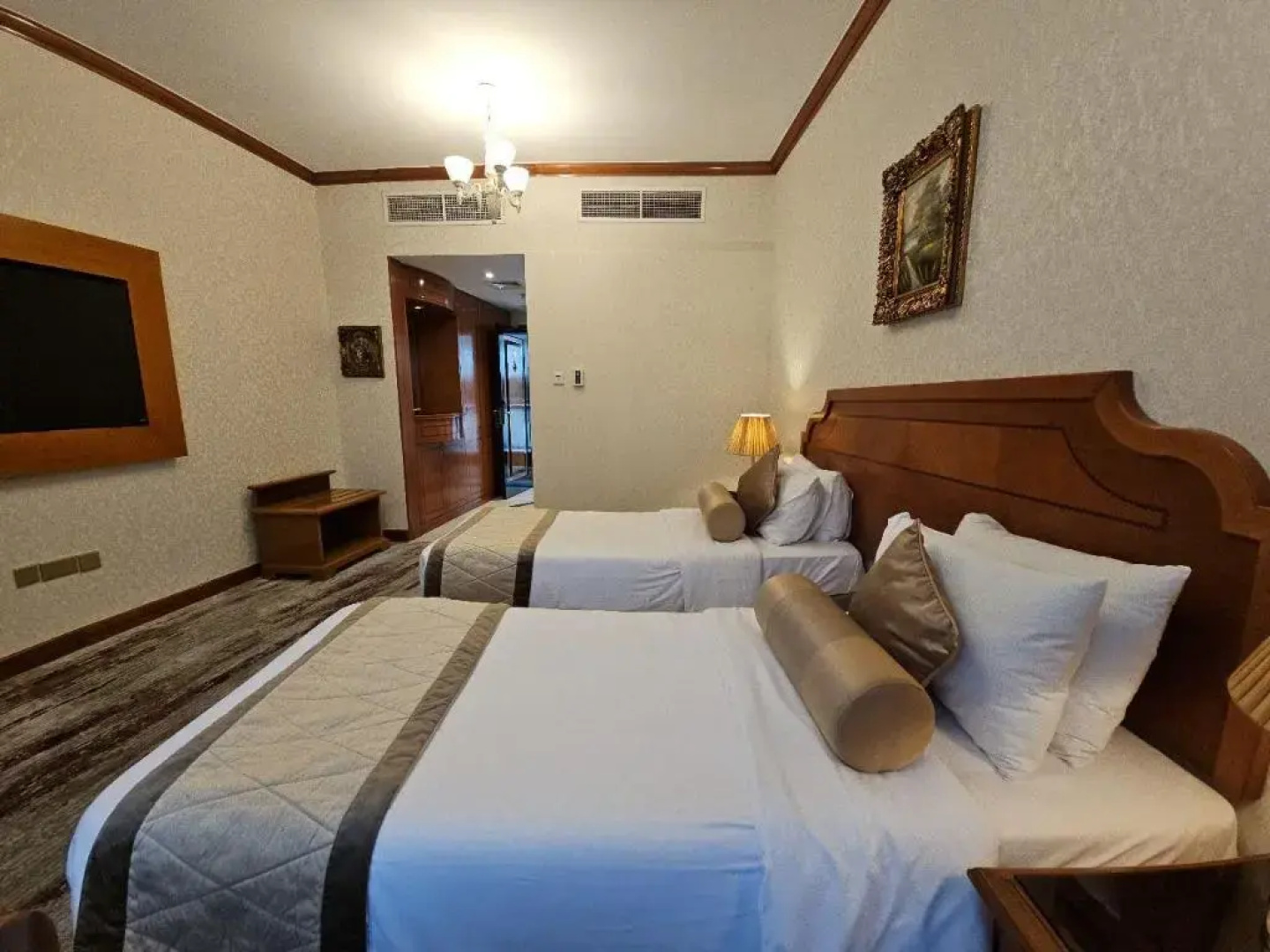 Royal Concorde Hotel & Suite