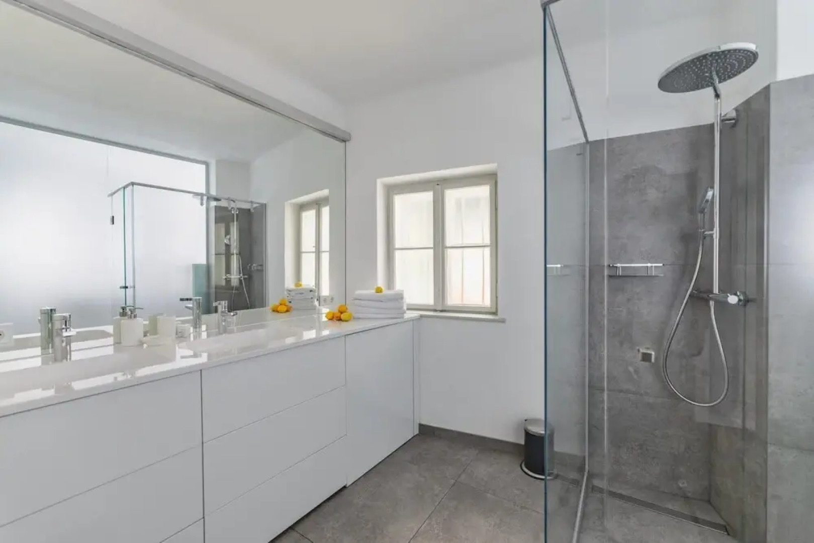 Deluxe Apartment With two Bedrooms in the Historic Downtown of D Rnstein