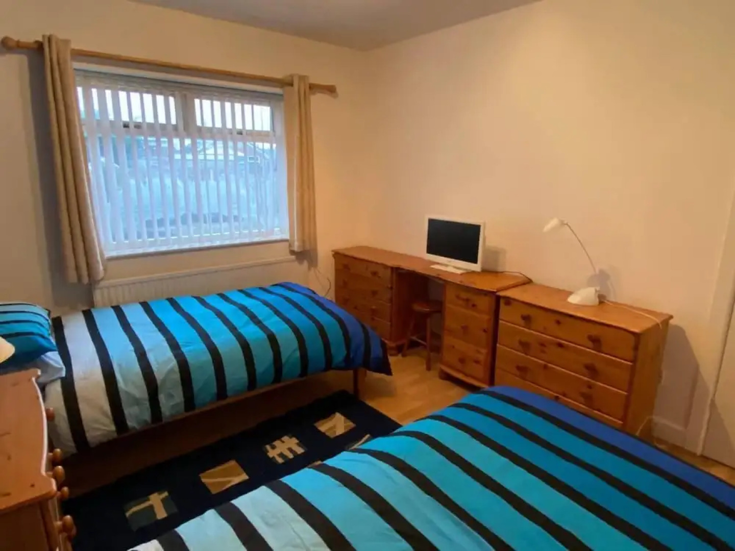 Quiet Secluded two Bedroom Bungalow With Parking