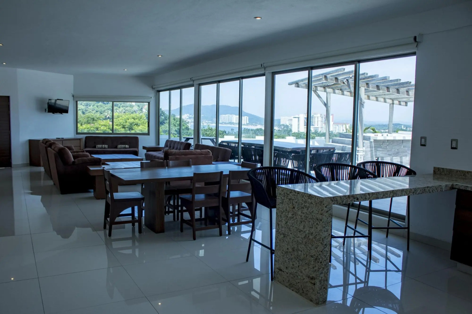 La Loma Suites