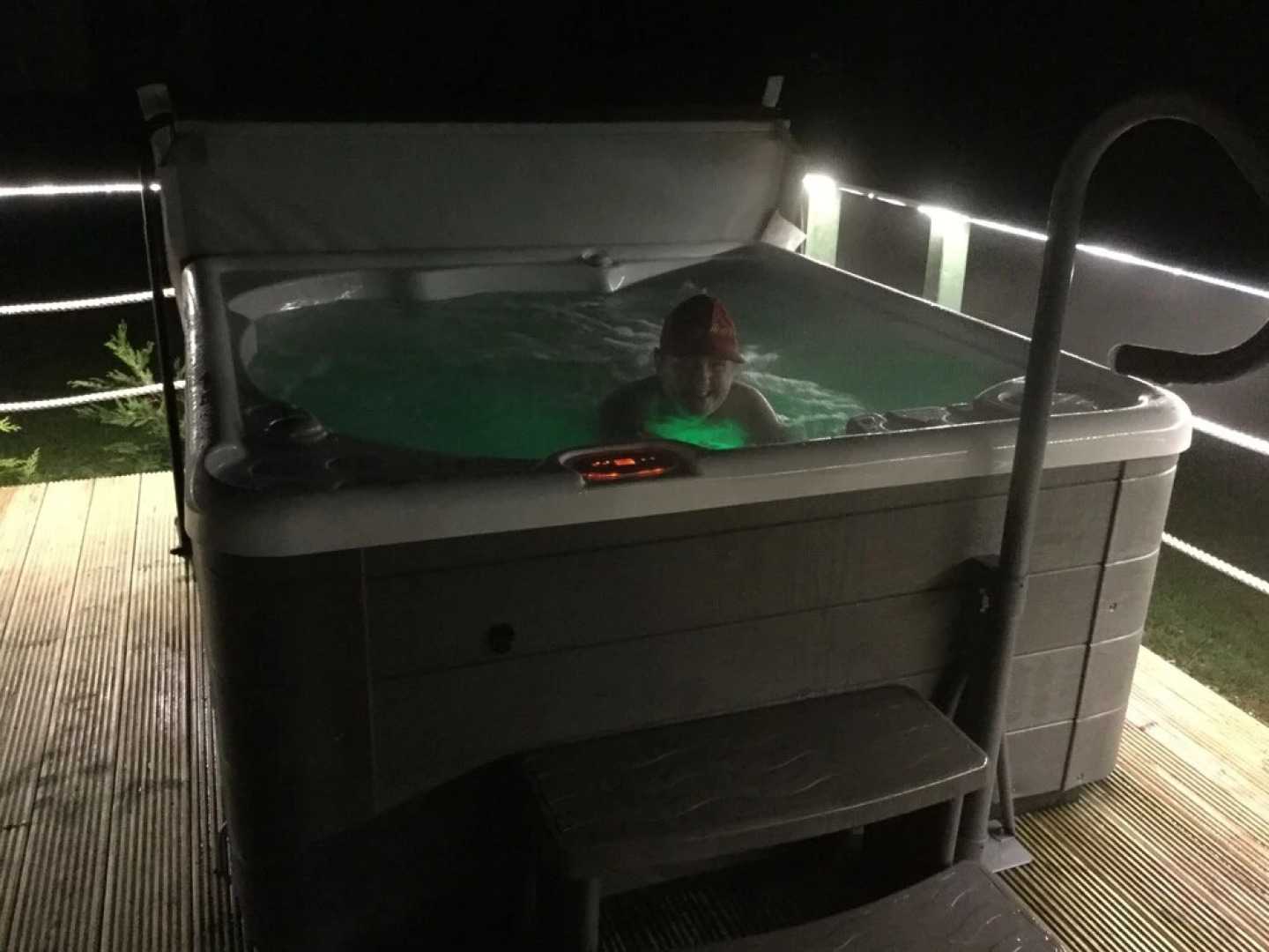 Orange Yurt With Hot Tub- Sleeps 3, Parking & Wifi