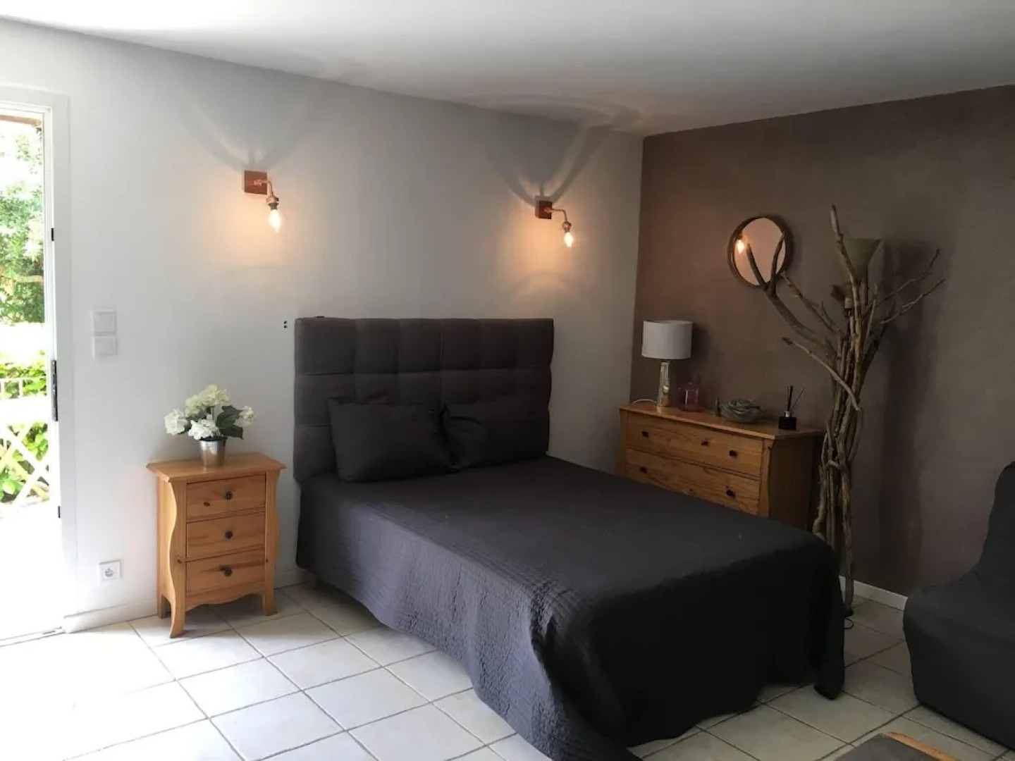 Quiet studio with air conditionning