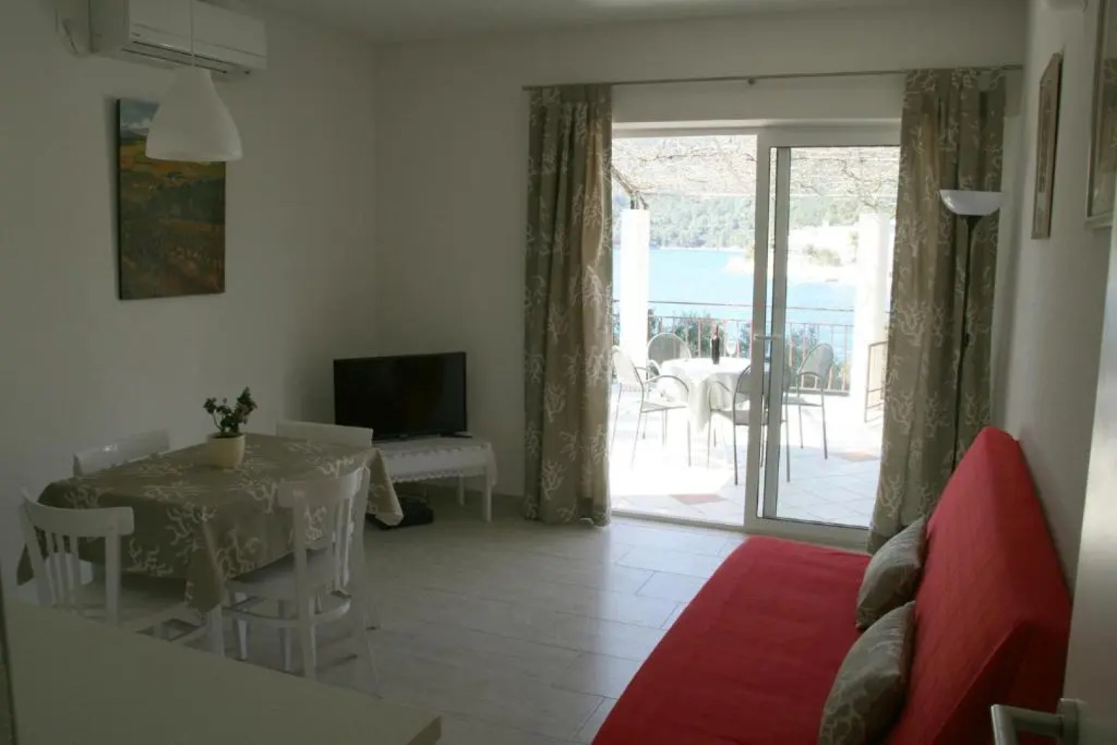 Apartments Robert - 5m from sea