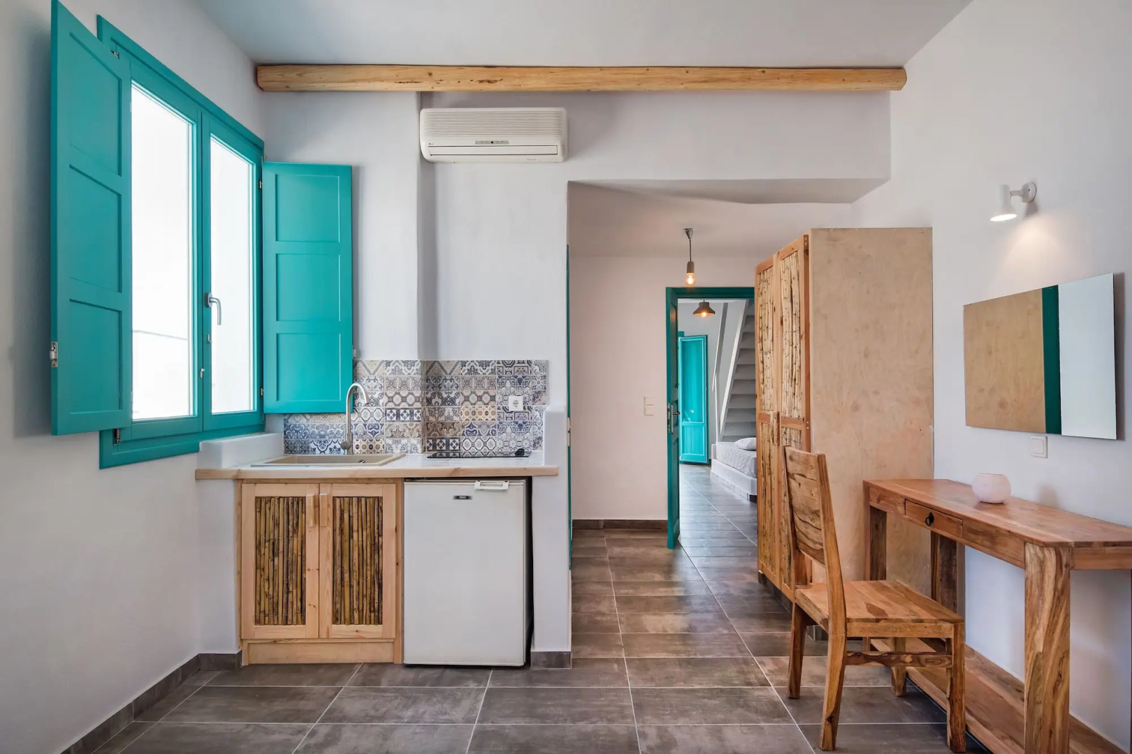 Nissia Beach Apartments and Suites