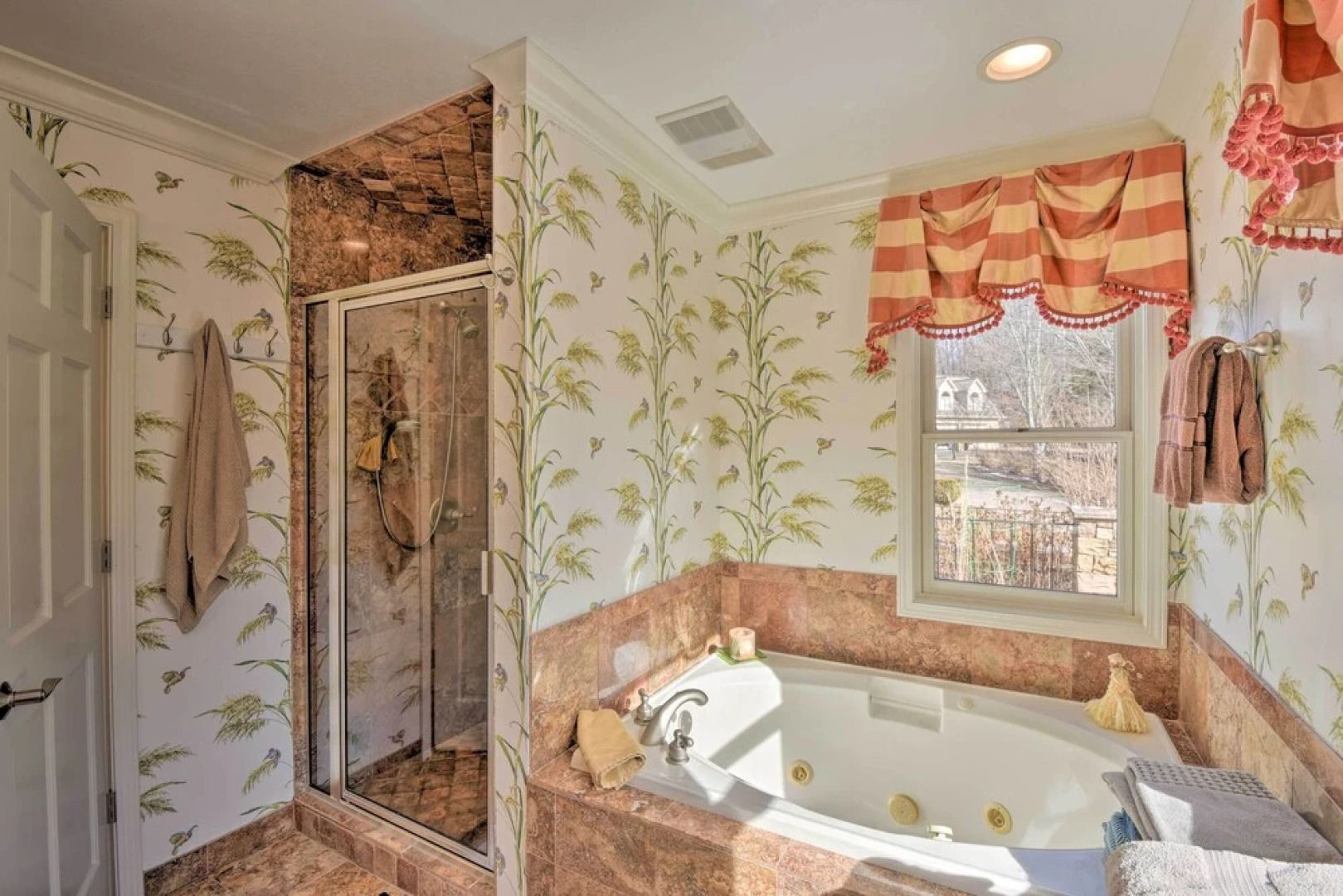 Captivating Vacation Rental Apt in Hayesville!