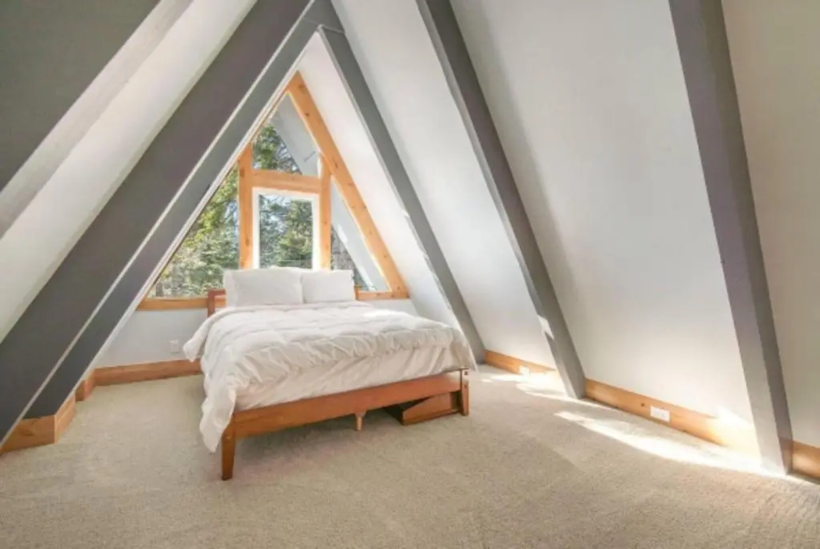 Dancing Bear by Avantstay Newly Remodeled A Frame in Talmont Access To Lake Tahoe Park Association