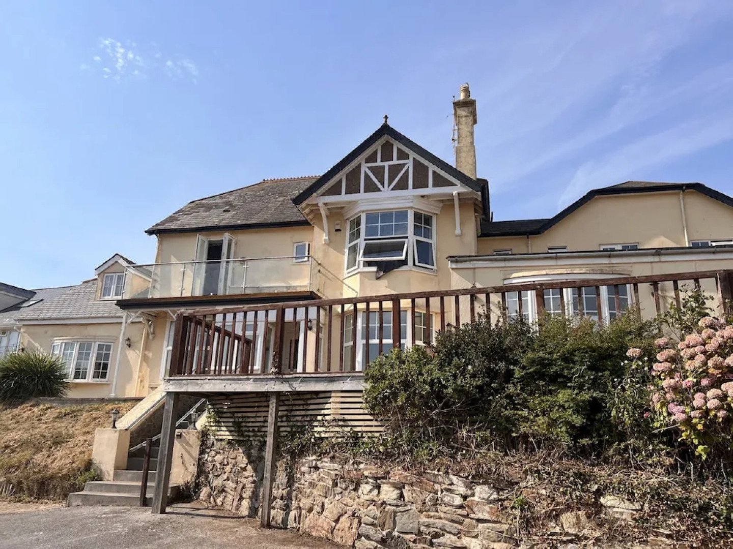 Sea View Hotel - Sandpebbles