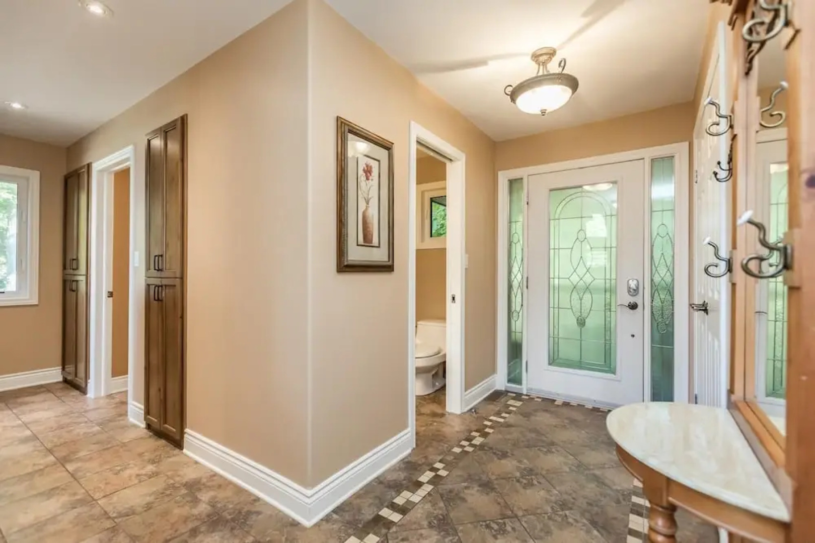 Stewart Lake Retreat A Gorgeous Beachfront Lakehouse With all the Bells & Whistles!