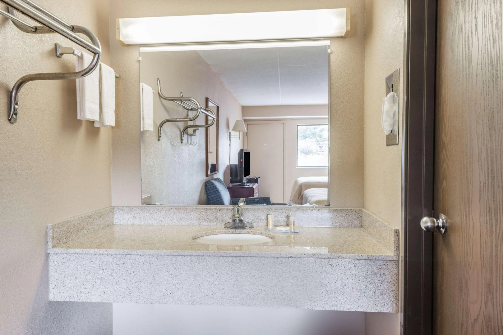 Days Inn by Wyndham Pittsburgh-Harmarville