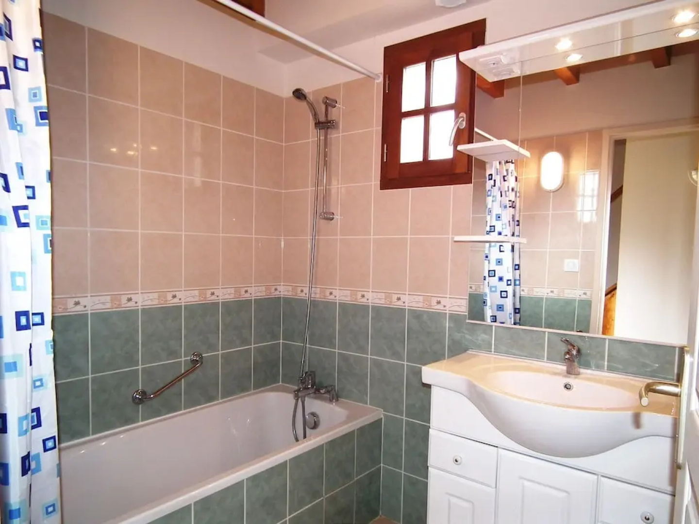 Nice Villa With Dishwasher Located in the Dordogne