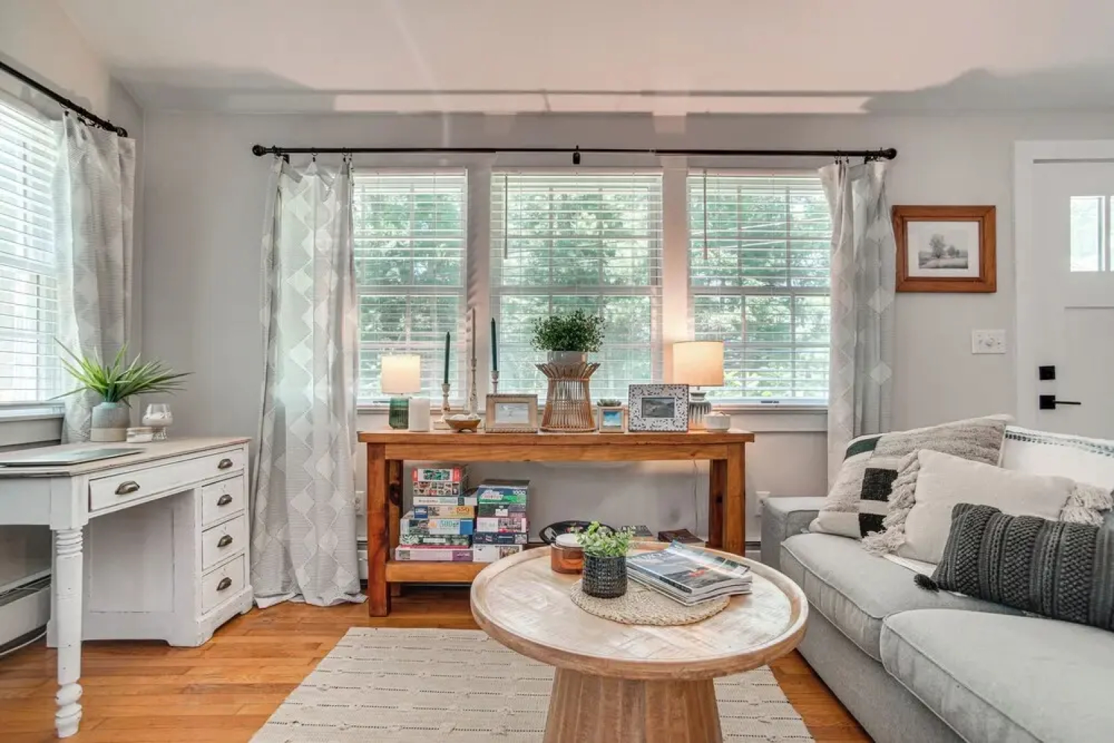 Charming Cape Cod Cottage: 4 Mi to Bristol Beach!