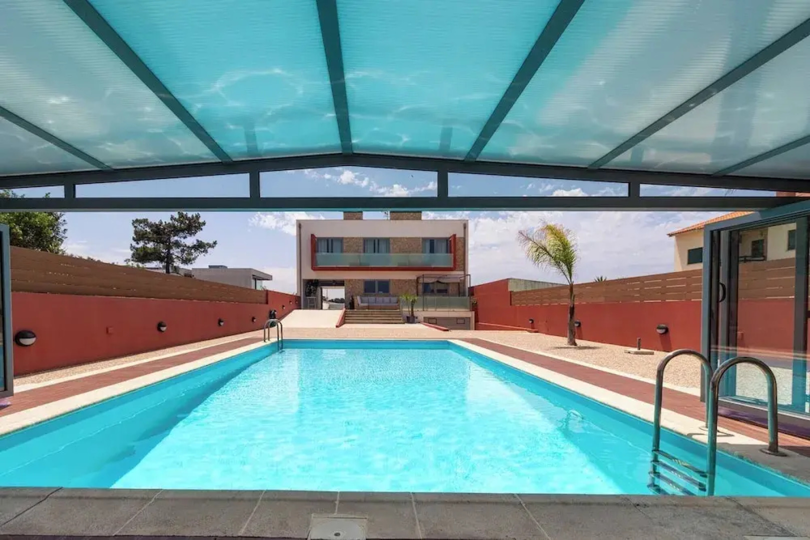 House With Heated Pool all Year Round