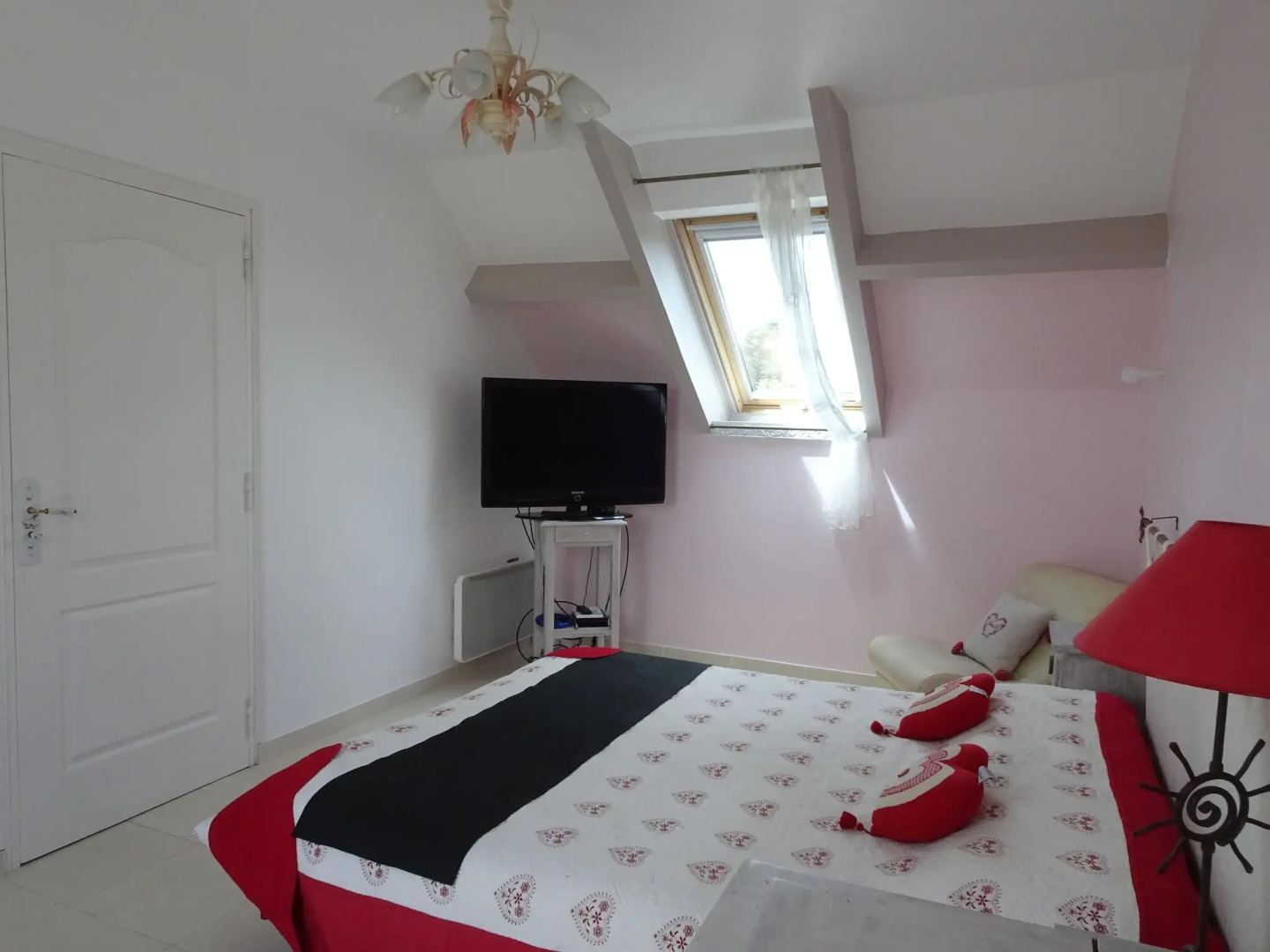 Beautiful Norman House With Outbuilding Located in the bay of Mont St Michel